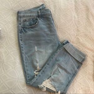 Old Navy Distressed Boyfriend Jeans 💙